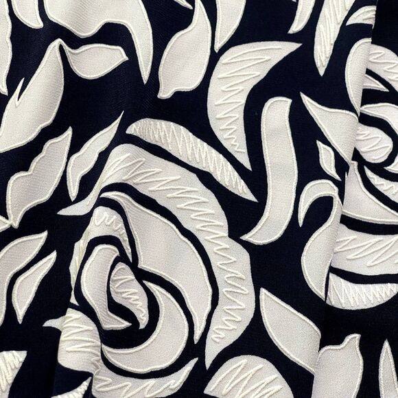 Roz & Ali | Textured Rose Print White & Navy Open Front Jacket | Large - Picture 3 of 6